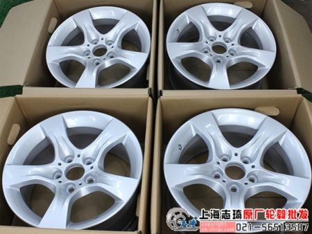 进口宝马325二手17寸轮毂