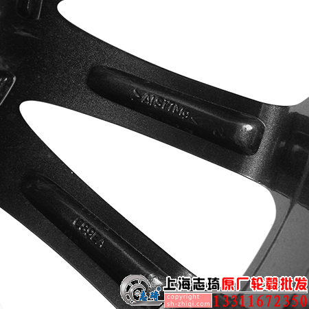 路虎揽胜原装轮毂20寸