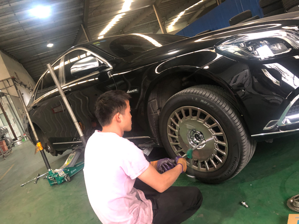 BC迈巴赫s560原车轮毂升级20寸高脚复合盖锻造电镀白轮毂
